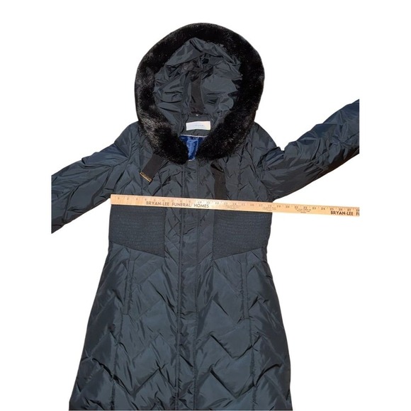 Tahari Women's Black Hooded Quilted Puffer Coat Faux Fur Trim M stadium length - Picture 7 of 15